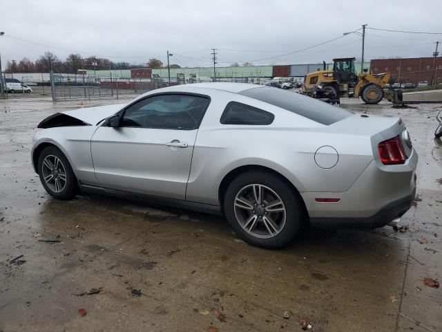 1ZVBP8AM9C5211304 - 2012 FORD MUSTANG SILVER photo 2