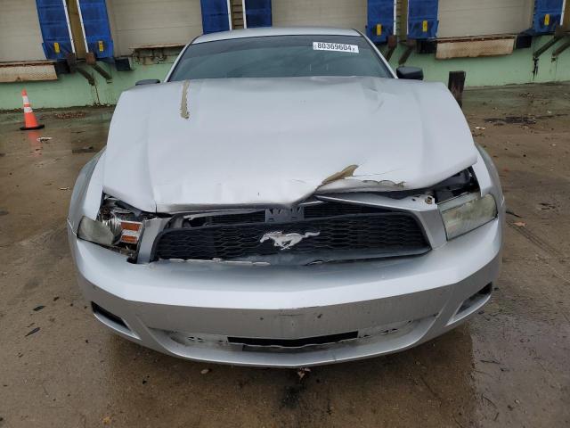 1ZVBP8AM9C5211304 - 2012 FORD MUSTANG SILVER photo 5