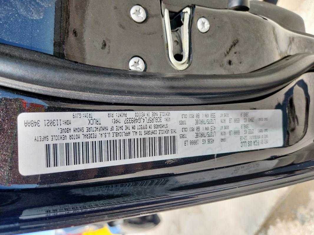 3C6UR5FL4JG409337 - 2018 RAM 2500 LARAMIE Schwarz Foto 12