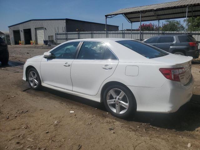 4T1BF1FK3CU174224 - 2012 TOYOTA CAMRY BASE WHITE photo 2