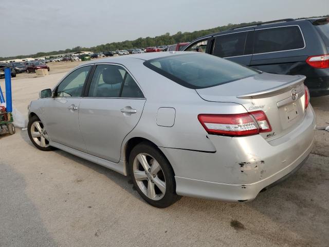 4T1BK3EK8BU128282 - 2011 TOYOTA CAMRY SE ვერცხლისფერი ფოტო 2