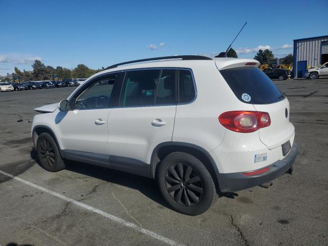 WVGAV7AX4BW536780 - 2011 VOLKSWAGEN TIGUAN S WHITE photo 2