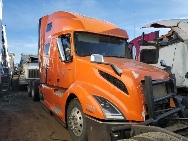 4V4NC9EH3LN238730 - 2020 VOLVO VN VNL ORANGE photo 1