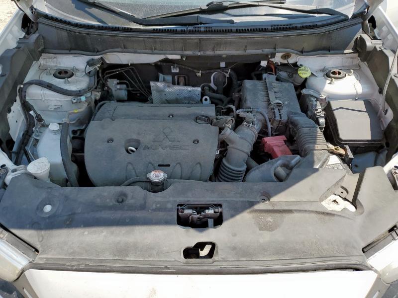 JA4AP3AU4JU009422 - 2018 MITSUBISHI OUTLANDER ES WHITE photo 12