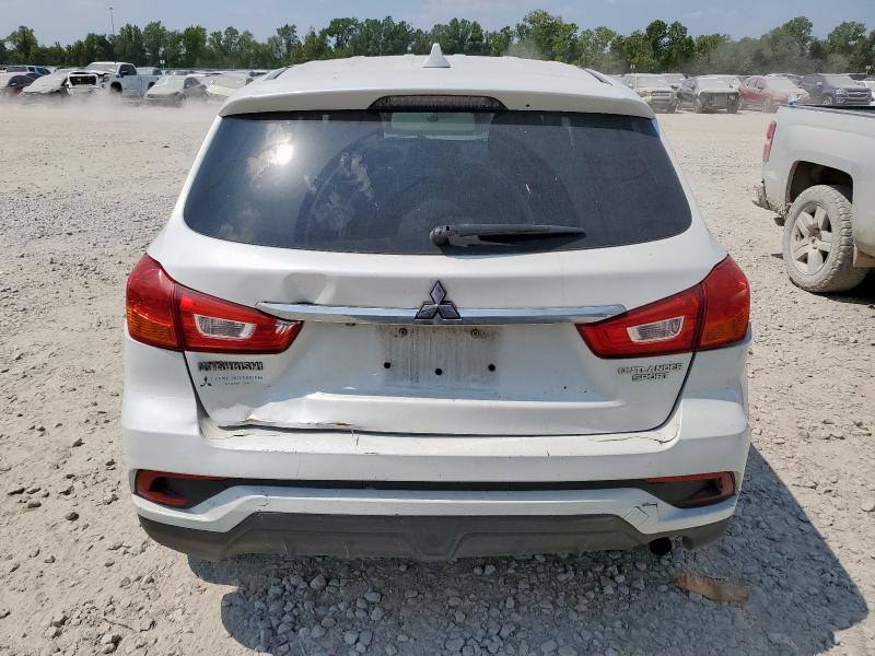 JA4AP3AU4JU009422 - 2018 MITSUBISHI OUTLANDER ES WHITE photo 6