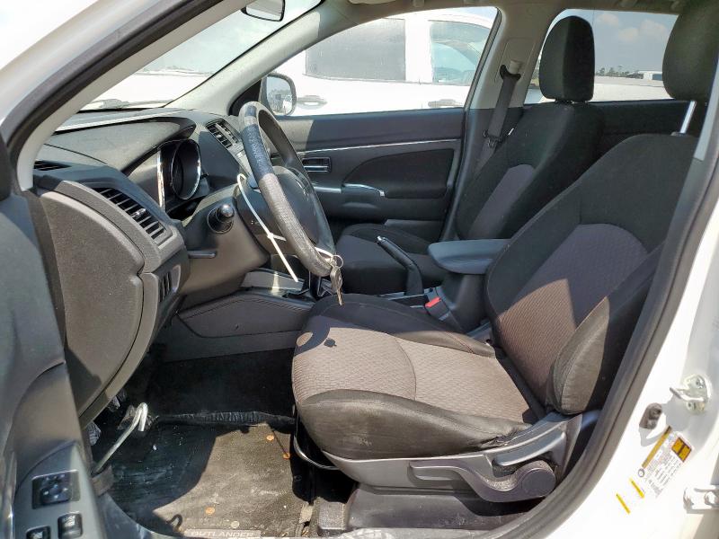 JA4AP3AU4JU009422 - 2018 MITSUBISHI OUTLANDER ES WHITE photo 7