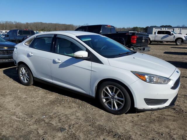 1FADP3F22FL354297 - 2015 FORD FOCUS SE WHITE photo 4