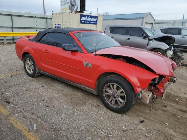 1ZVFT84N565130497 - 2006 FORD MUSTANG RED photo 4