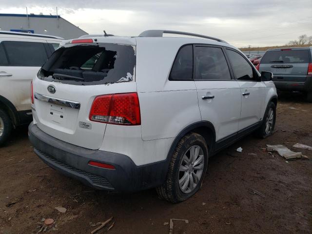 5XYKTDA26BG084152 - 2011 KIA SORENTO BASE WHITE photo 3