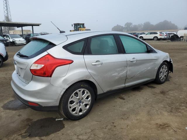 1FAHP3K20CL112062 - 2012 FORD FOCUS SE SILVER photo 3