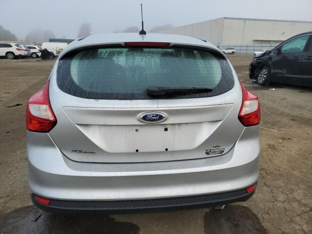 1FAHP3K20CL112062 - 2012 FORD FOCUS SE SILVER photo 6