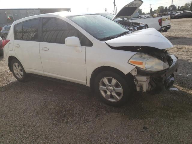 3N1BC13E39L417323 - 2009 NISSAN VERSA S WHITE photo 4