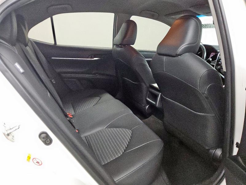 JTNB11HK4J3002850 - 2018 TOYOTA CAMRY L 白色 照片 10