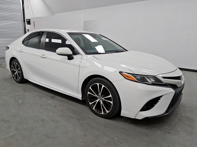 JTNB11HK4J3002850 - 2018 TOYOTA CAMRY L 白色 照片 4