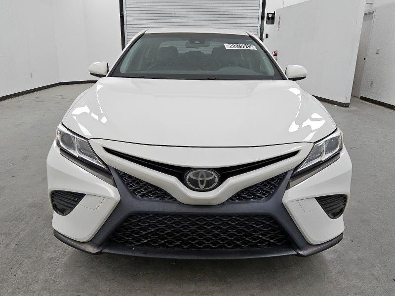 JTNB11HK4J3002850 - 2018 TOYOTA CAMRY L 白色 照片 5