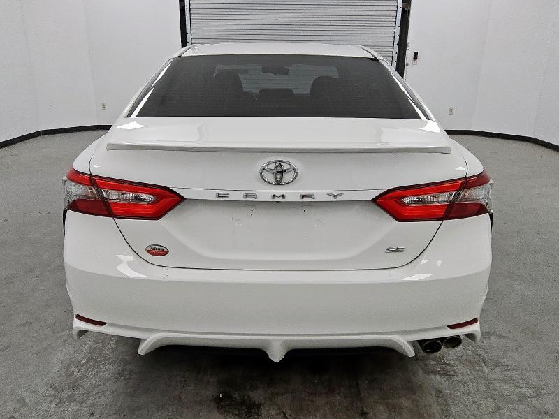JTNB11HK4J3002850 - 2018 TOYOTA CAMRY L 白色 照片 6