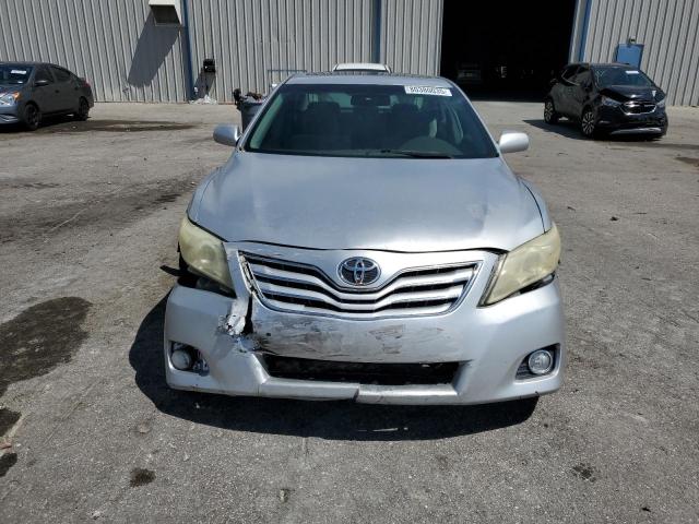 4T1BF3EK3AU063683 - 2010 TOYOTA CAMRY BASE SILVER photo 5
