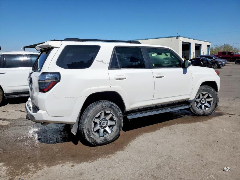 JTEPU5JR9N6018462 - 2022 TOYOTA 4RUNNER SR5/SR5 PREMIUM Biały zdjęcie 3
