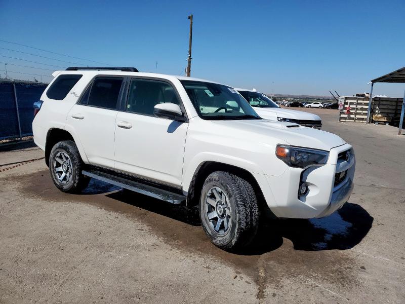 JTEPU5JR9N6018462 - 2022 TOYOTA 4RUNNER SR5/SR5 PREMIUM Biały zdjęcie 4