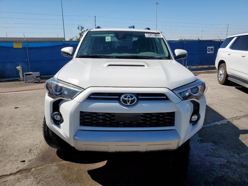 JTEPU5JR9N6018462 - 2022 TOYOTA 4RUNNER SR5/SR5 PREMIUM Biały zdjęcie 5