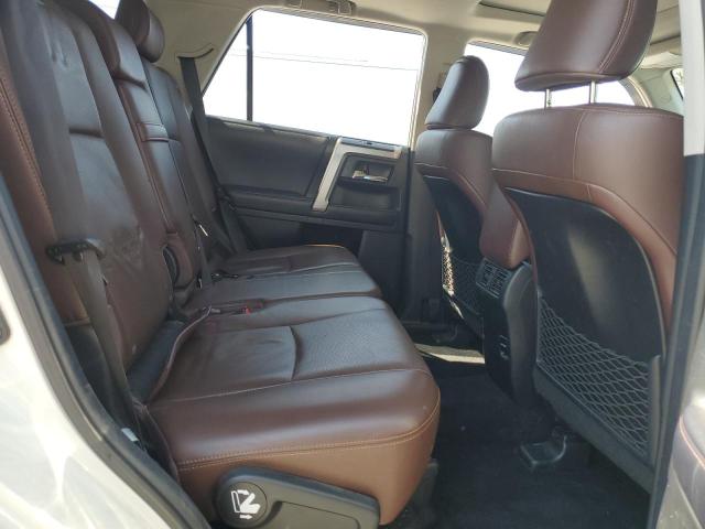 JTEBU5JRXJ5570434 - 2018 TOYOTA 4RUNNER SR5/SR5 PREMIUM Белый фото 10