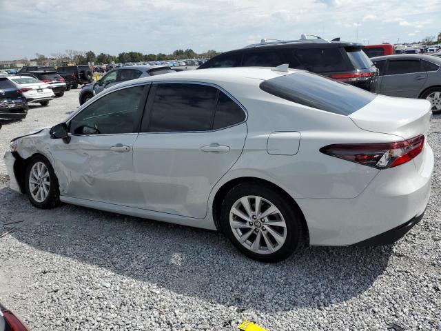 4T1C11AK0PU162077 - 2023 TOYOTA CAMRY LE WHITE photo 2