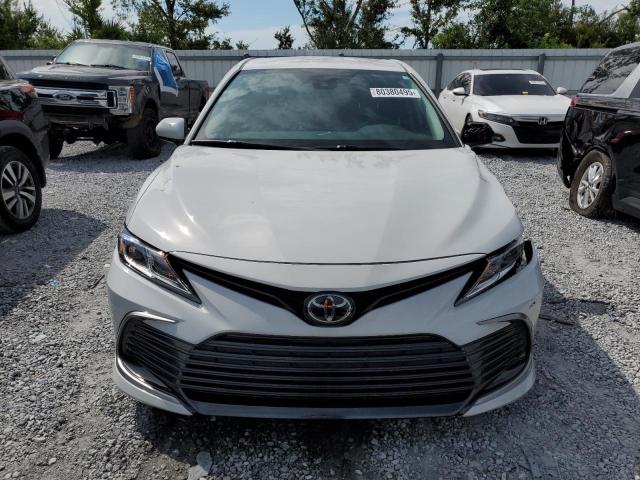 4T1C11AK0PU162077 - 2023 TOYOTA CAMRY LE WHITE photo 5