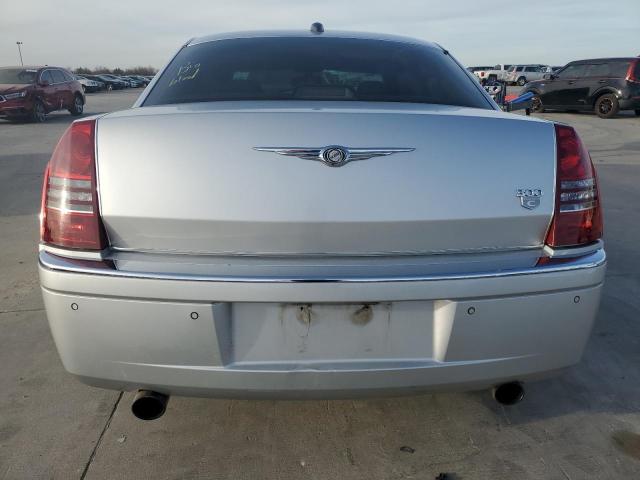 2C3AA63H75H554195 - 2005 CHRYSLER 300 SILVER photo 6