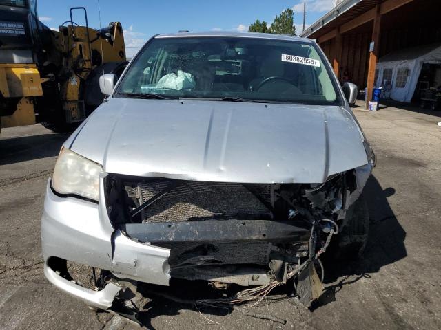 2C4RC1BG9CR117942 - 2012 CHRYSLER TOWN & COU TOURING SILVER photo 5