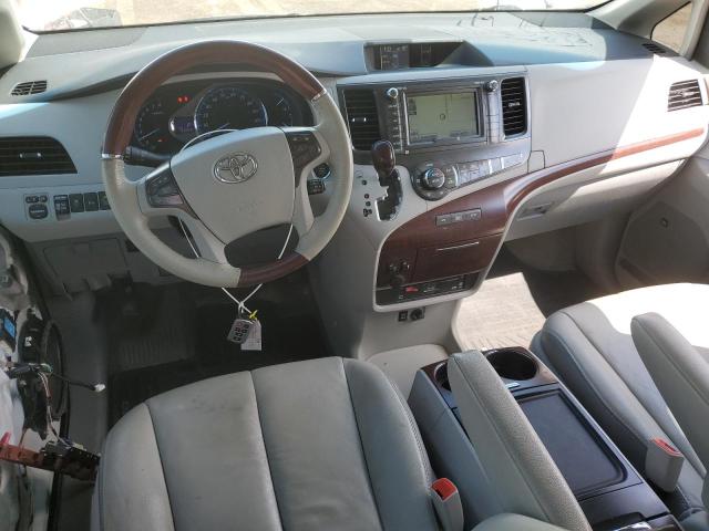 5TDYK3DC2DS301827 - 2013 TOYOTA SIENNA XLE WHITE photo 8