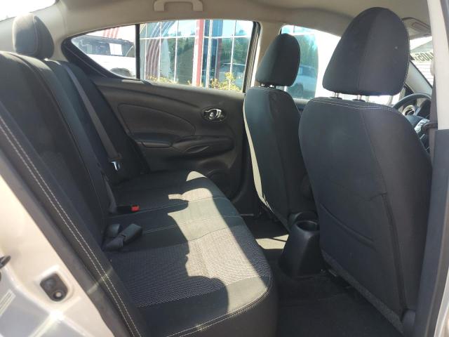 3N1CN7AP4JK438200 - 2018 NISSAN VERSA S SILVER photo 10