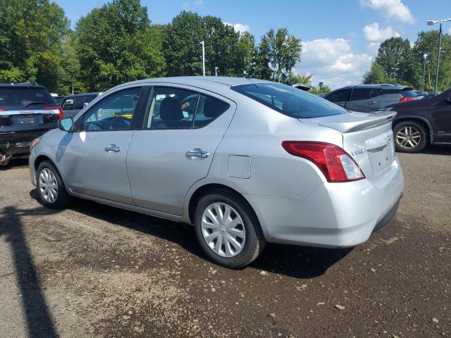 3N1CN7AP4JK438200 - 2018 NISSAN VERSA S SILVER photo 2