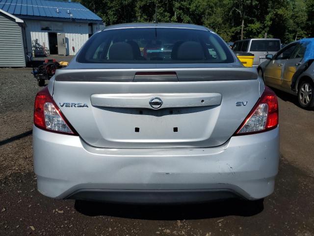 3N1CN7AP4JK438200 - 2018 NISSAN VERSA S SILVER photo 6