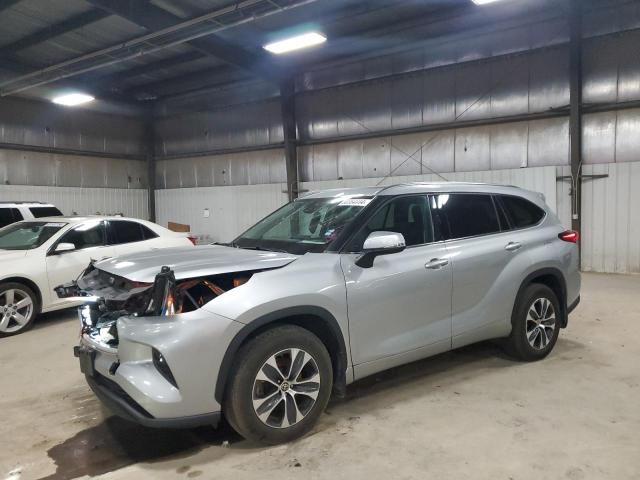 5TDGZRBH2MS076334 - 2021 TOYOTA HIGHLANDER XLE SILVER photo 1