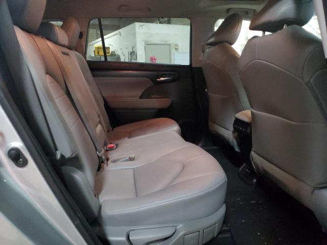 5TDGZRBH2MS076334 - 2021 TOYOTA HIGHLANDER XLE SILVER photo 11