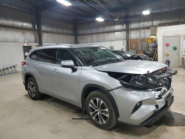 5TDGZRBH2MS076334 - 2021 TOYOTA HIGHLANDER XLE SILVER photo 4