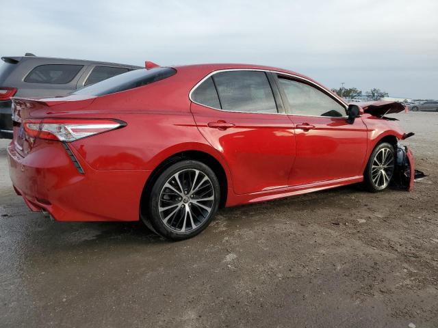 4T1M11AK5LU395970 - 2020 TOYOTA CAMRY SE RED photo 3