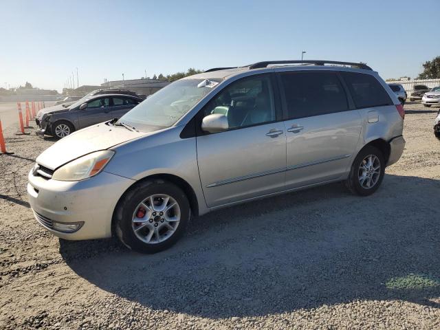 2004 TOYOTA SIENNA XLE, 