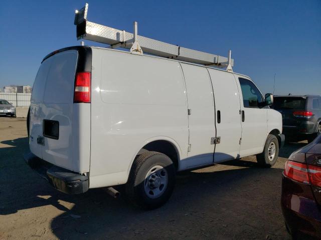 1GCWGFCF4F1217255 - 2015 CHEVROLET EXPRESS G2 WHITE photo 3