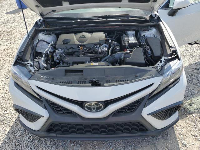 4T1T11AK2RU213341 - 2024 TOYOTA CAMRY SE NIGHT SHADE WHITE photo 11