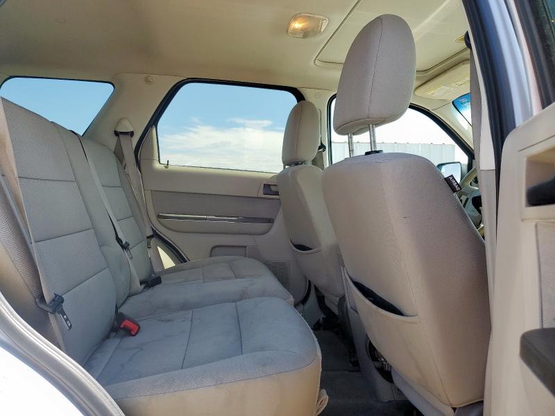 1FMCU0D73BKB90758 - 2011 FORD ESCAPE XLT 银色 照片 11