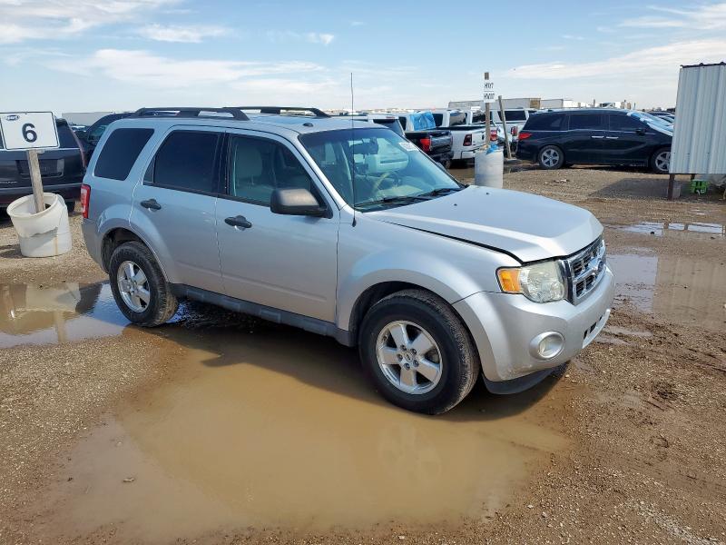 1FMCU0D73BKB90758 - 2011 FORD ESCAPE XLT 银色 照片 4