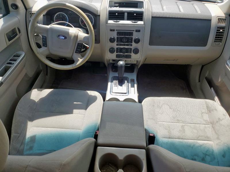 1FMCU0D73BKB90758 - 2011 FORD ESCAPE XLT 银色 照片 8