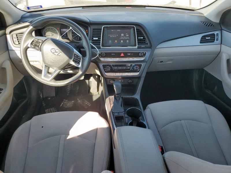 5NPE24AF3JH710038 - 2018 HYUNDAI SONATA SE Silber Foto 8