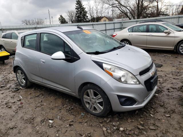 KL8CD6S93FC708114 - 2015 CHEVROLET SPARK 1LT SILVER photo 4