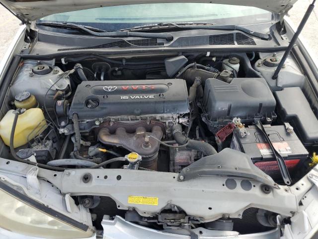 JTDBE32K453033874 - 2005 TOYOTA CAMRY LE SILVER photo 11
