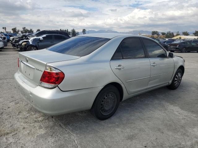 JTDBE32K453033874 - 2005 TOYOTA CAMRY LE SILVER photo 3