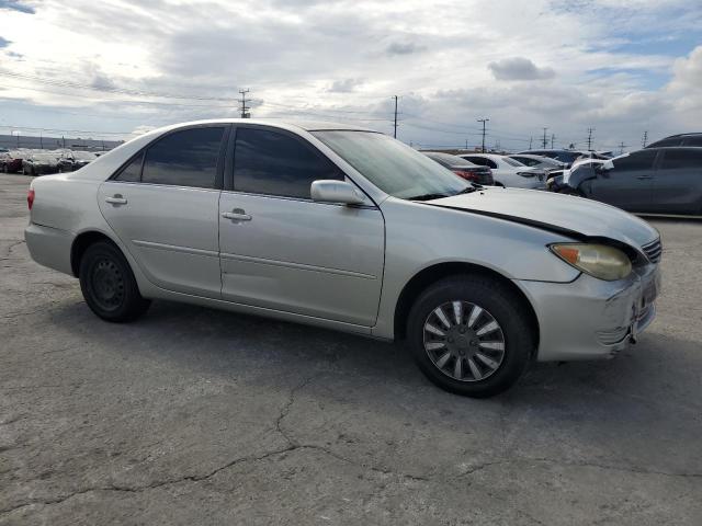 JTDBE32K453033874 - 2005 TOYOTA CAMRY LE SILVER photo 4