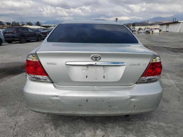 JTDBE32K453033874 - 2005 TOYOTA CAMRY LE SILVER photo 6