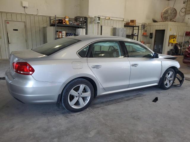 1VWBP7A30EC010133 - 2014 VOLKSWAGEN PASSAT SE 银色 照片 3